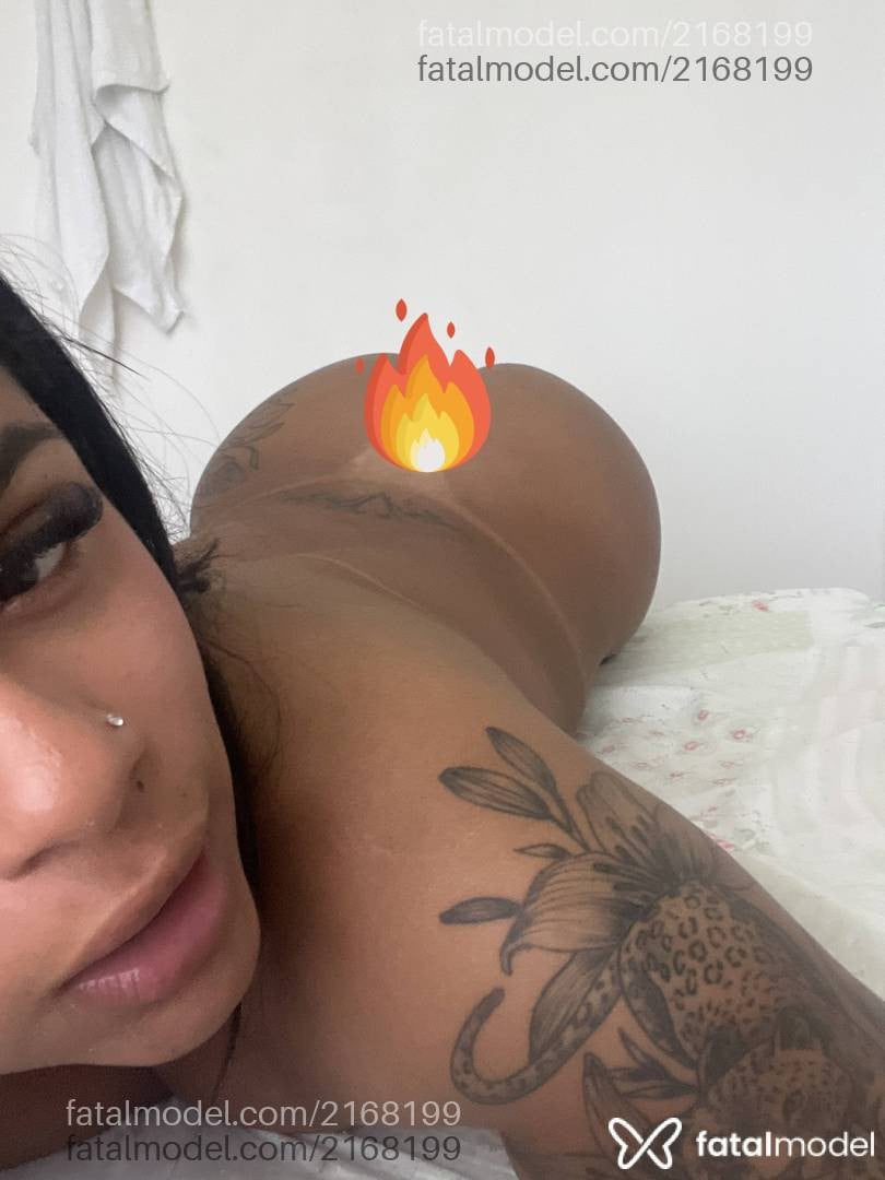 Acompanhante mulher trans morena (o) de olhos pretos - Dakota