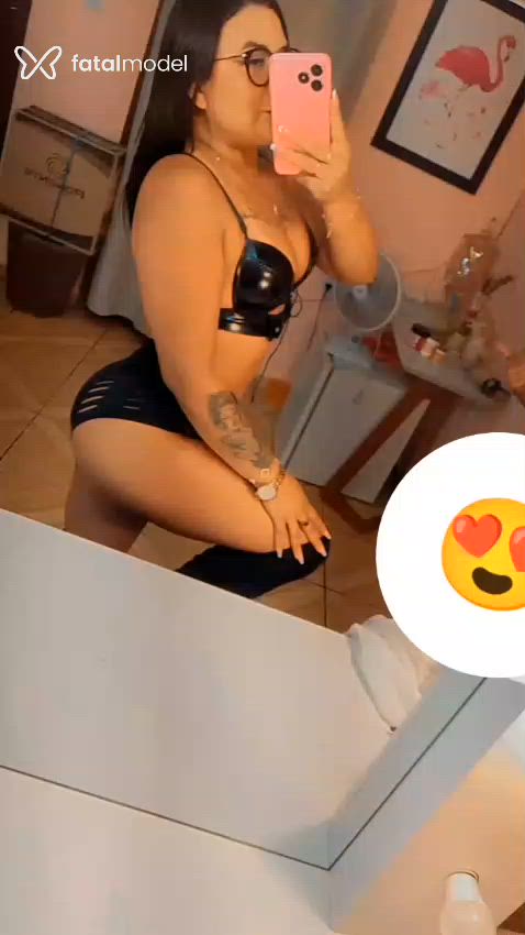 Acompanhante mulher morena (o) de olhos pretos em Capelinha Acompanhante mulher morena (o) de olhos pretos em Capelinha - Manuzinha