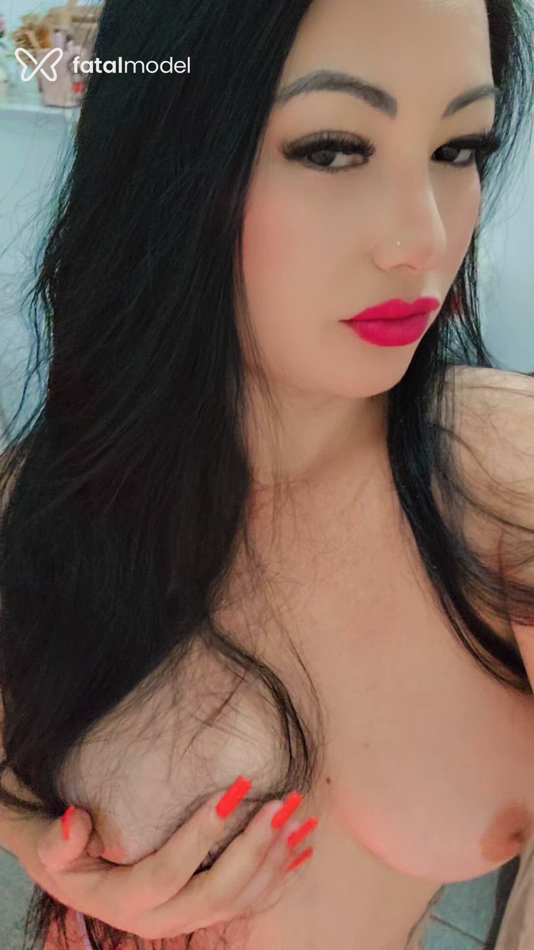 Acompanhante mulher morena (o) de olhos pretos - Mayumi