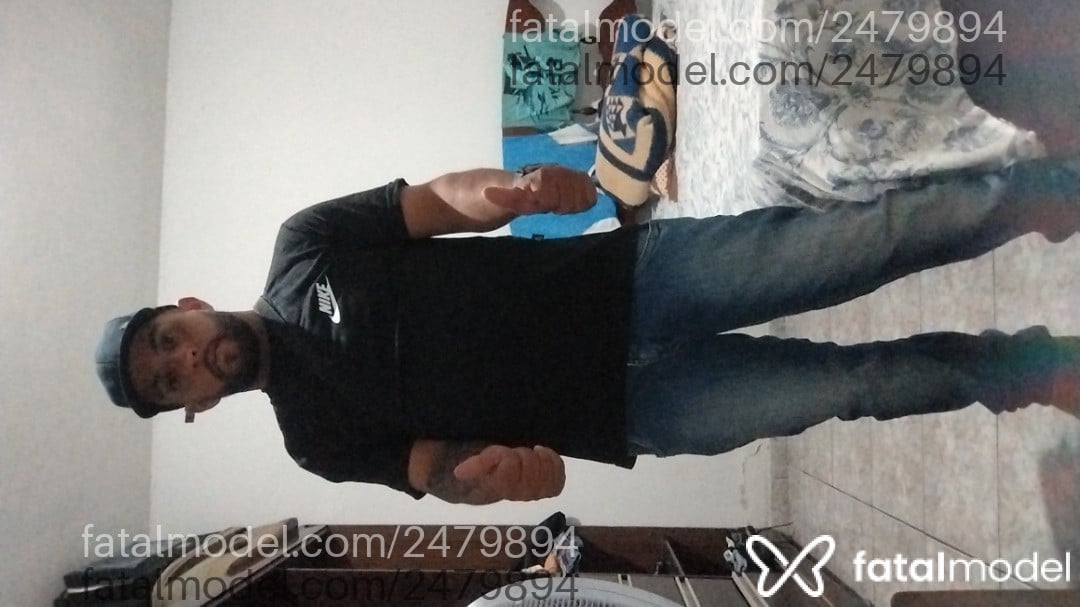 Acompanhante homem com cabelo castanho de olhos castanhos - Rodrigo Digo Acompanhante homem com cabelo castanho de olhos castanhos - Rodrigo Digo