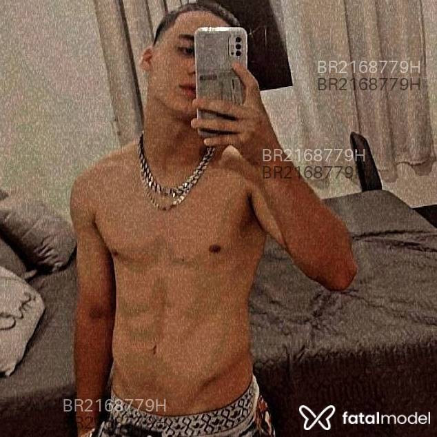 Acompanhante homem com cabelo castanho de olhos castanhos - Endrick Acompanhante homem com cabelo castanho de olhos castanhos - Endrick