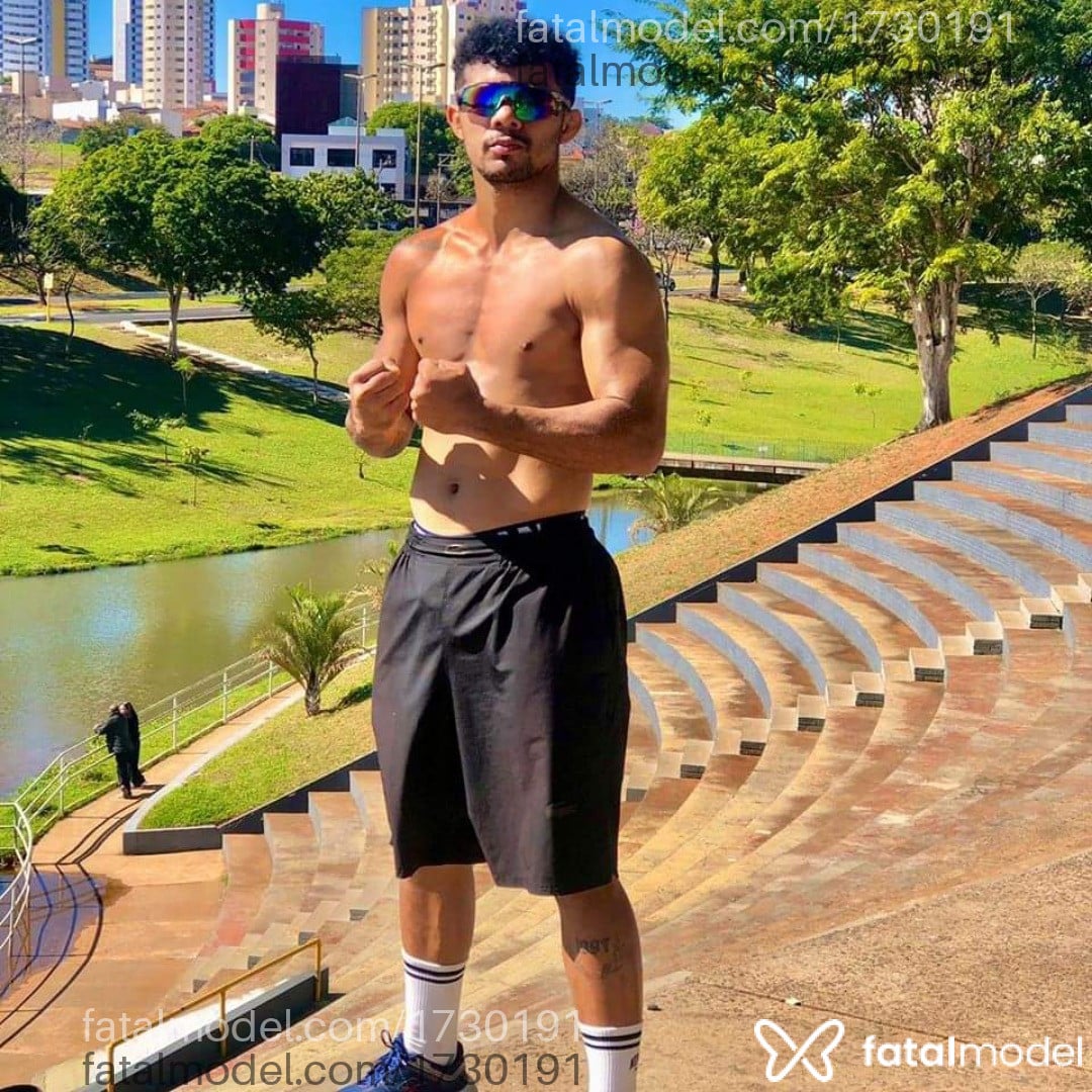 Acompanhante homem morena (o) de olhos castanhos em São Paulo - Ammon