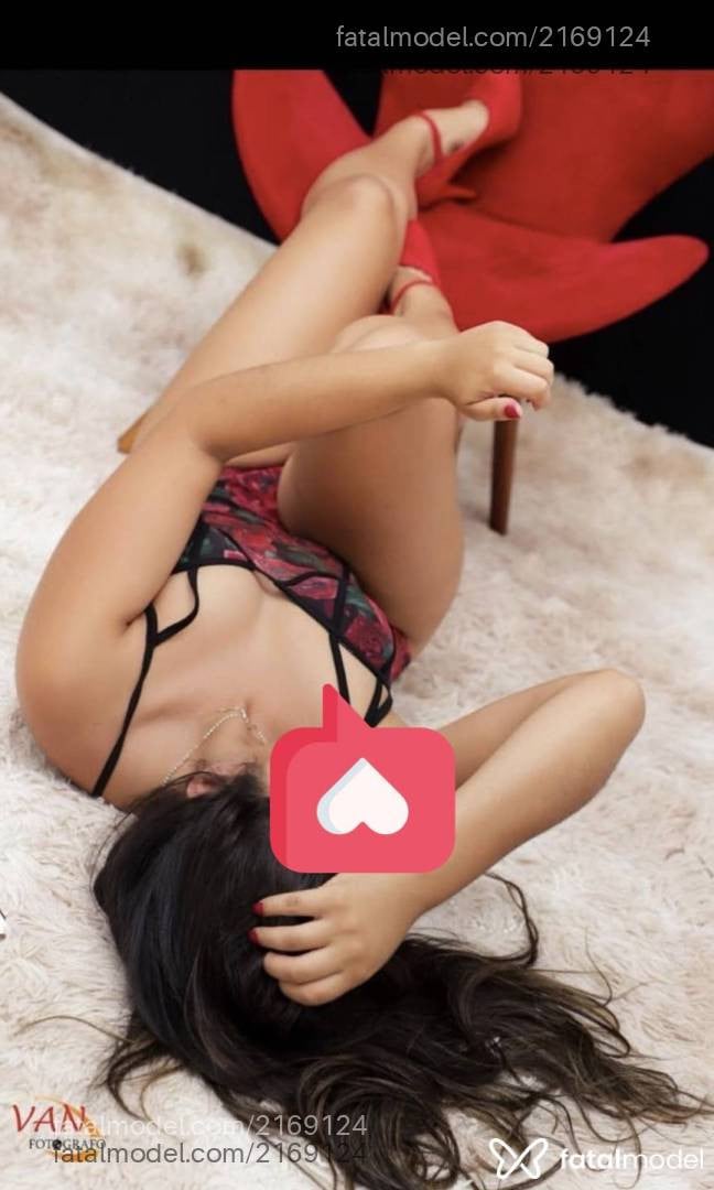 Acompanhante mulher com cabelo castanho de olhos castanhos em Brasília - Camila Stephanie