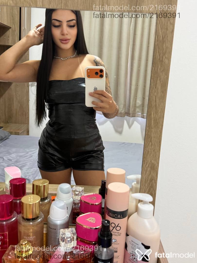 Acompanhante mulher com cabelo castanho de olhos castanhos - ísis Fonseca