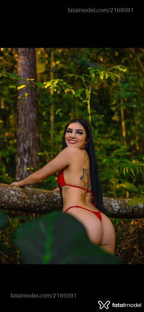 Acompanhante mulher com cabelo castanho de olhos castanhos - ísis Fonseca