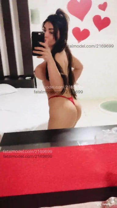 Acompanhante mulher com cabelo castanho de olhos mel em Curitiba - Mirella