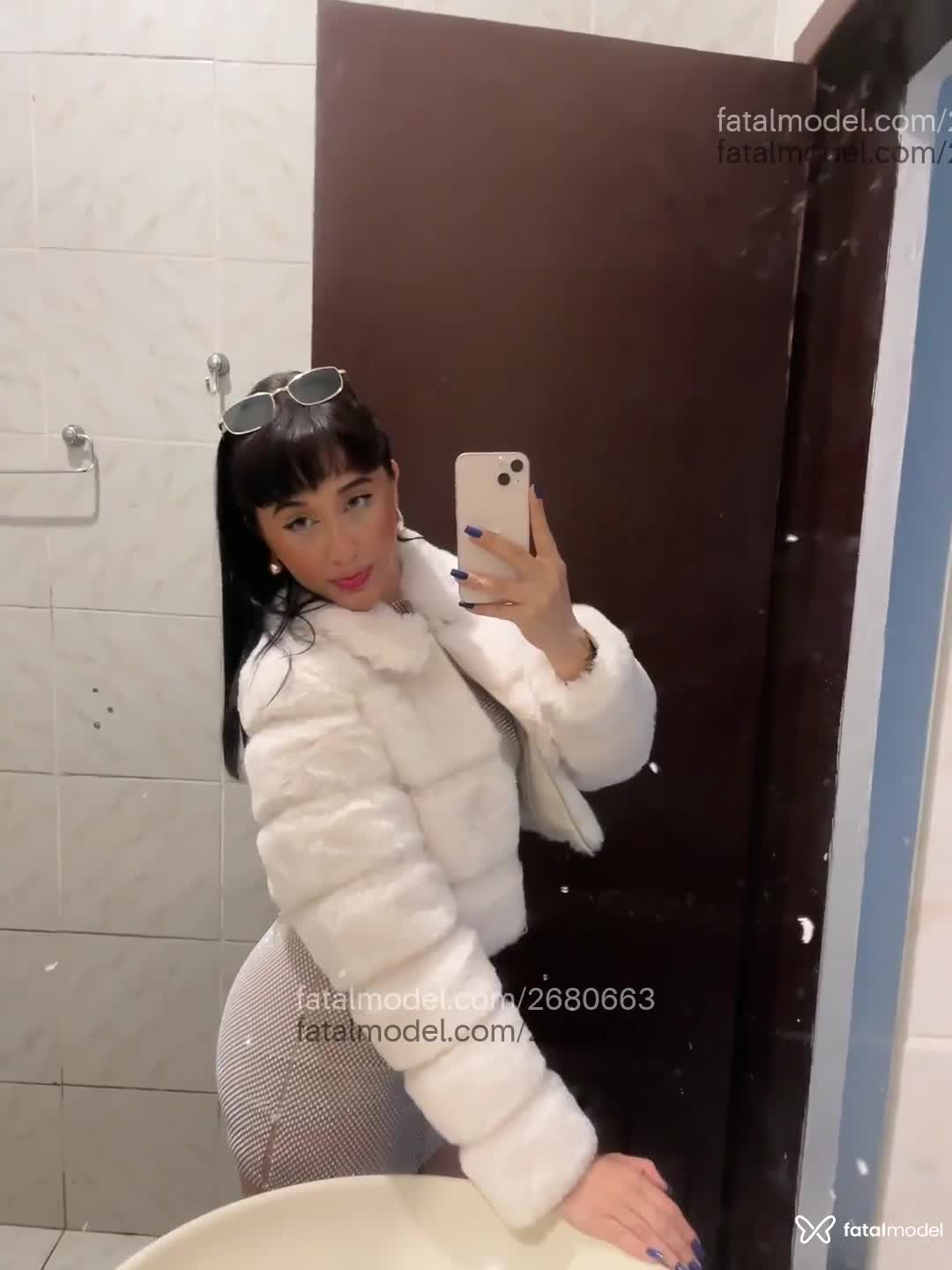 Acompanhante mulher morena (o) de olhos verdes em Itapema - Kelly Duarte
