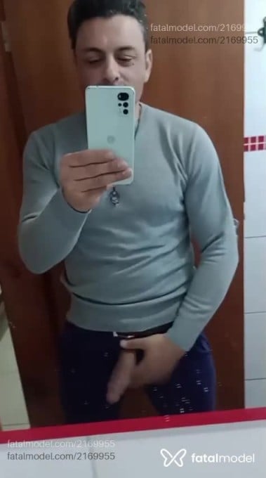 Acompanhante homem com cabelo castanho de olhos castanhos em Balneário Camboriú - João Duarte