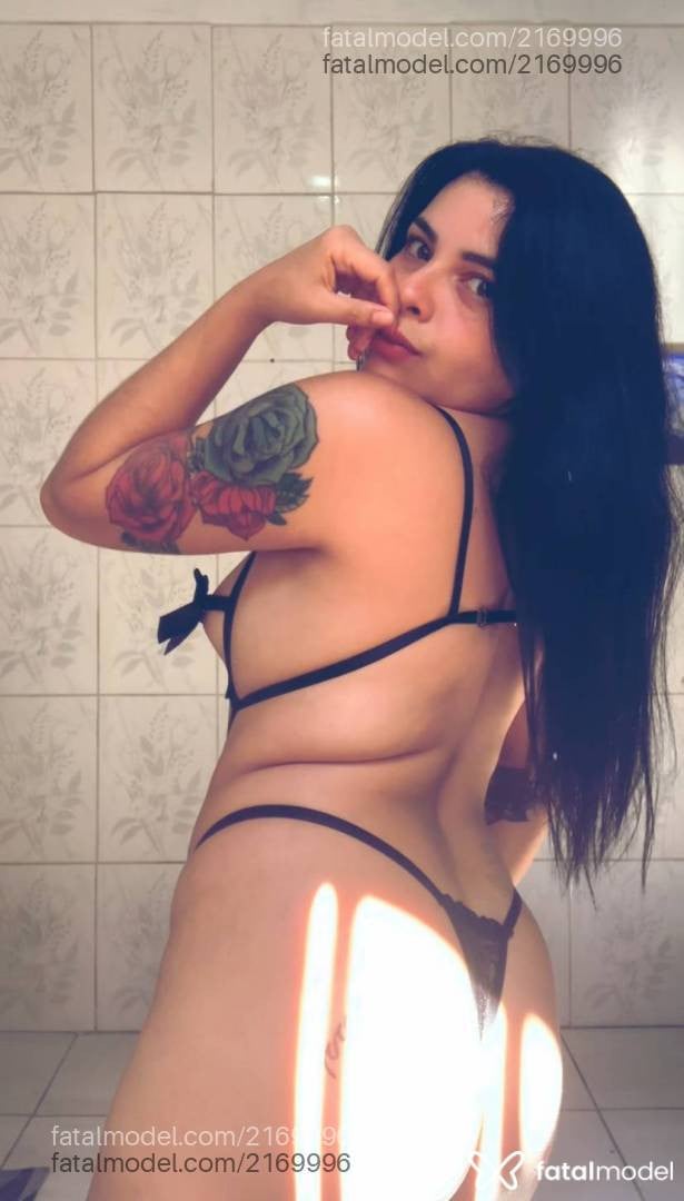 Acompanhante mulher morena (o) de olhos castanhos - Maya
