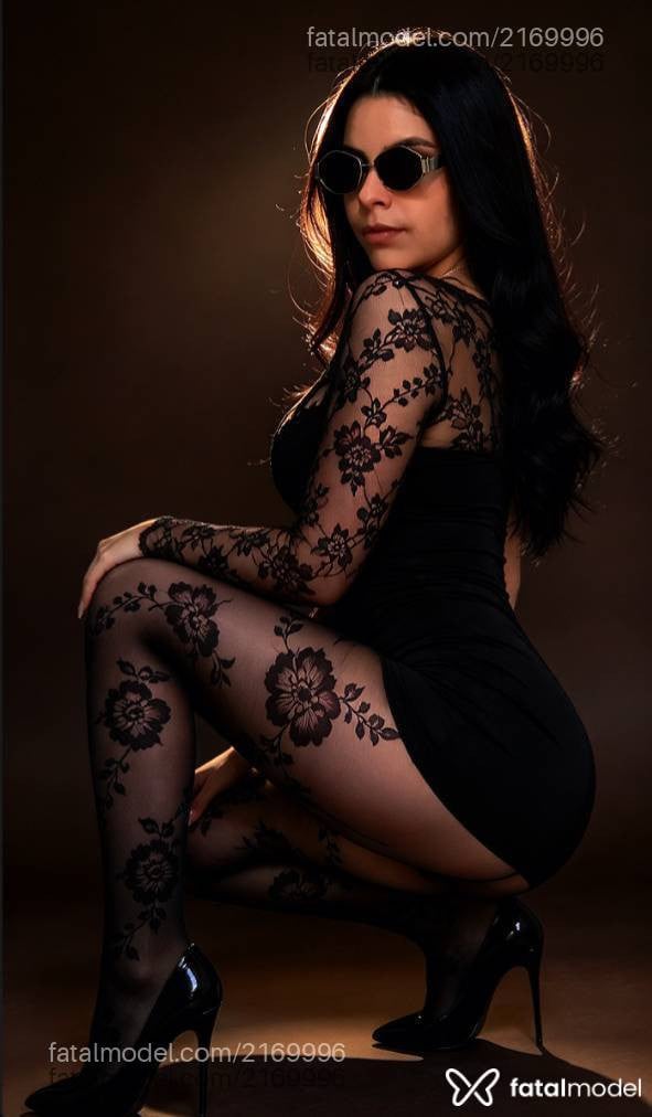 Acompanhante mulher morena (o) de olhos castanhos - Maya