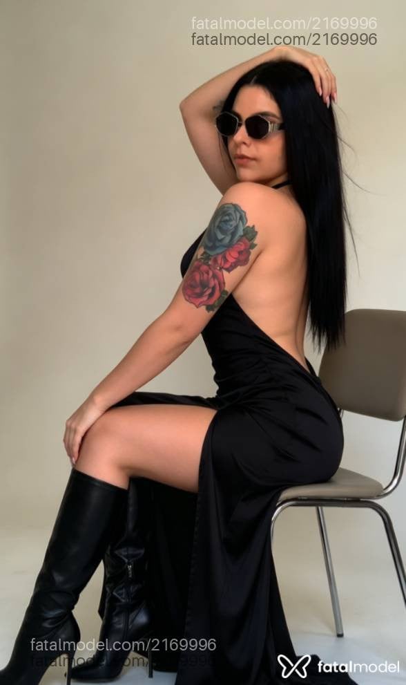 Acompanhante mulher morena (o) de olhos castanhos - Maya
