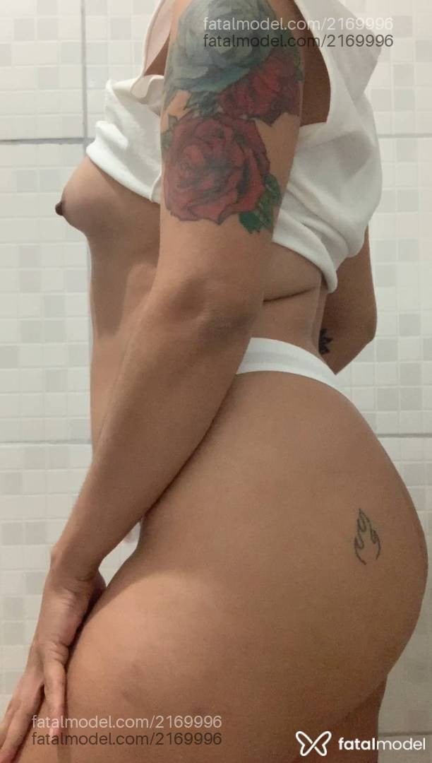 Acompanhante mulher morena (o) de olhos castanhos - Maya Acompanhante mulher morena (o) de olhos castanhos - Maya