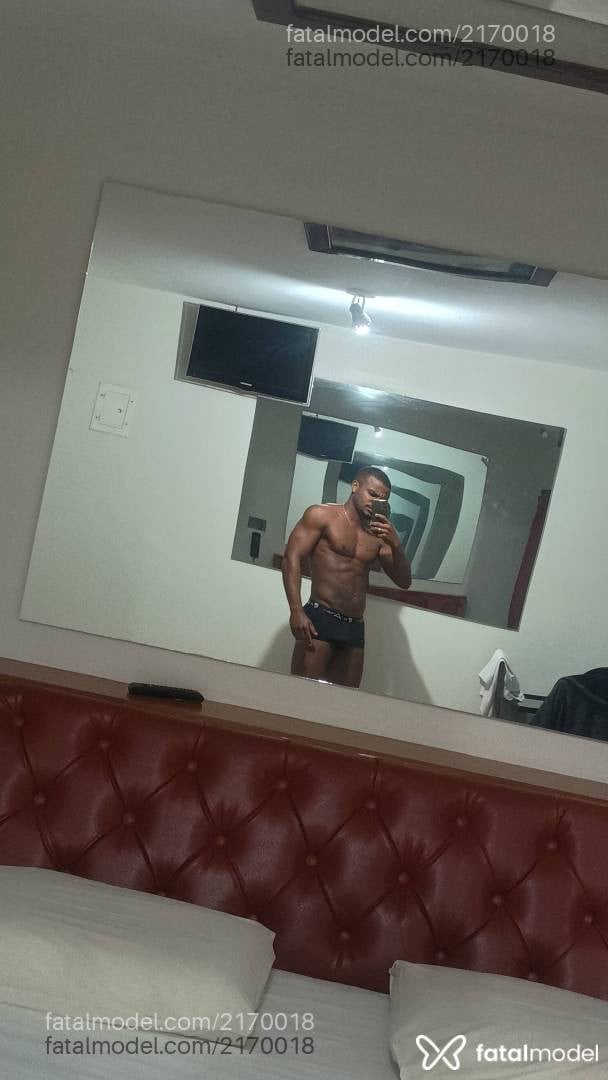 Acompanhante homem morena (o) de olhos pretos - Maatheus