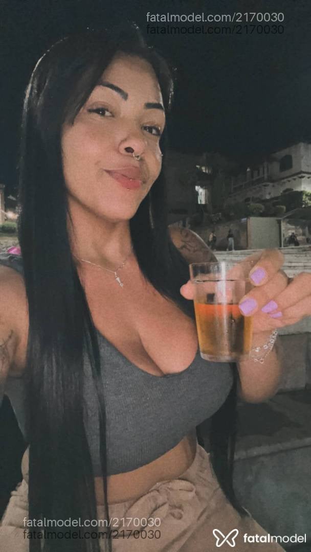 Acompanhante mulher morena (o) de olhos castanhos - Melissa