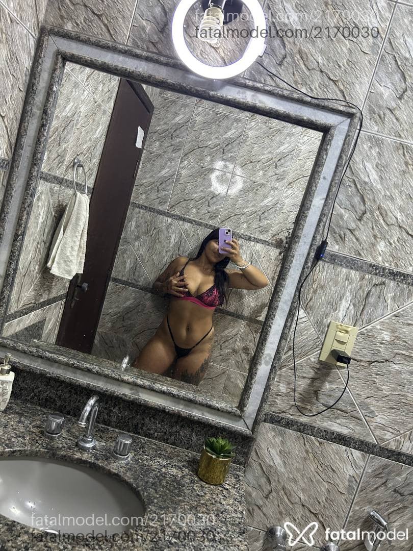 Acompanhante mulher morena (o) de olhos castanhos - Melissa