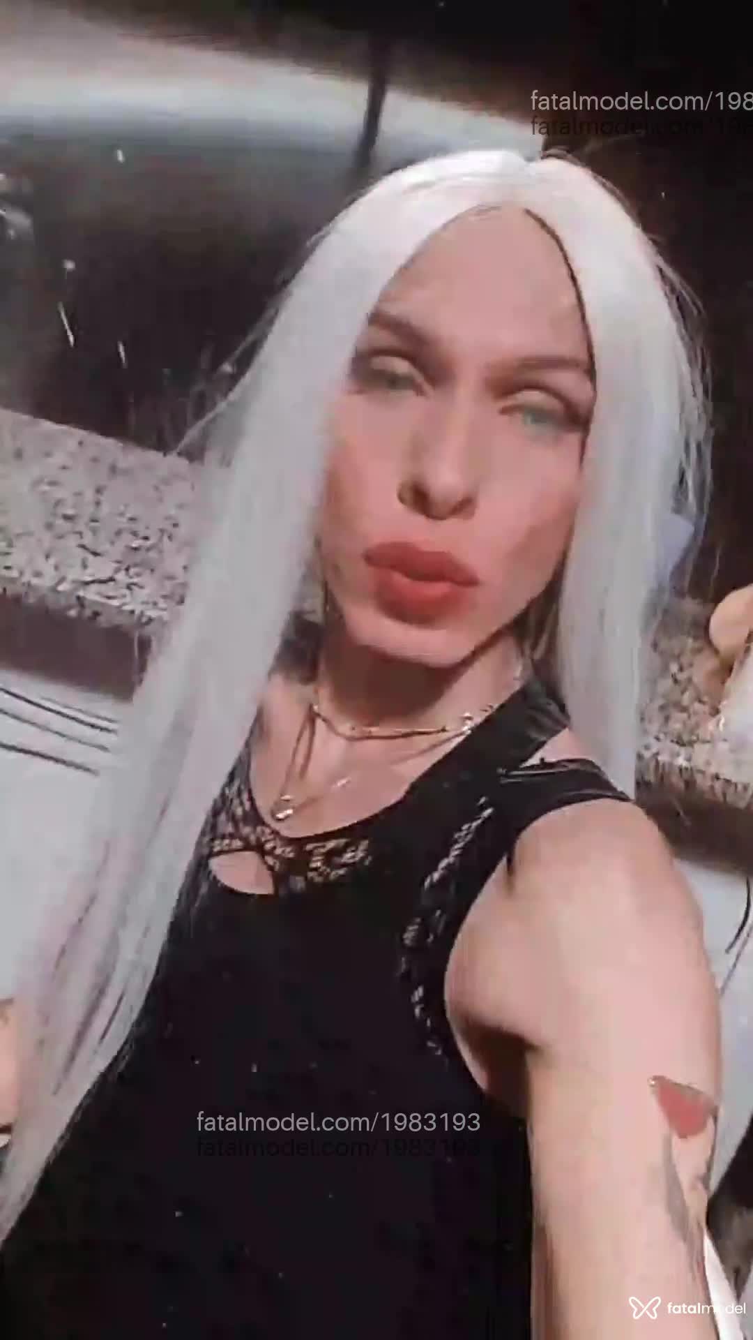 Acompanhante homem com cabelo colorido de olhos castanhos em Goiânia Acompanhante homem com cabelo colorido de olhos castanhos em Goiânia - Fenboy