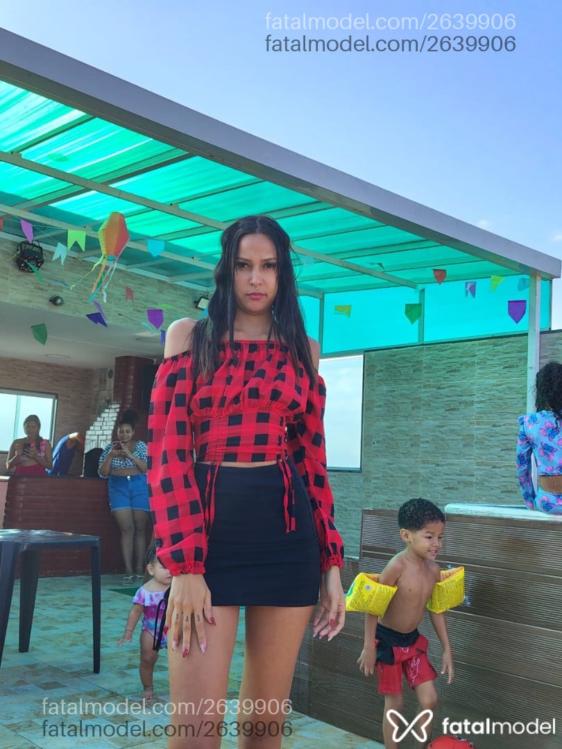 Acompanhante mulher com cabelo castanho de olhos castanhos em Rio de Janeiro - Selena Ferreira