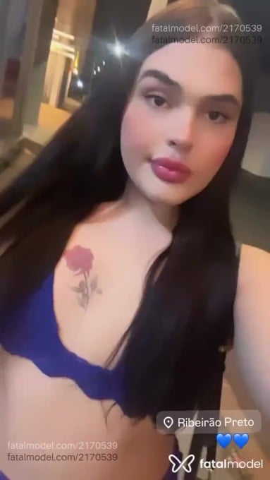Acompanhante mulher trans com cabelo castanho de olhos castanhos - Melissa Oliveira