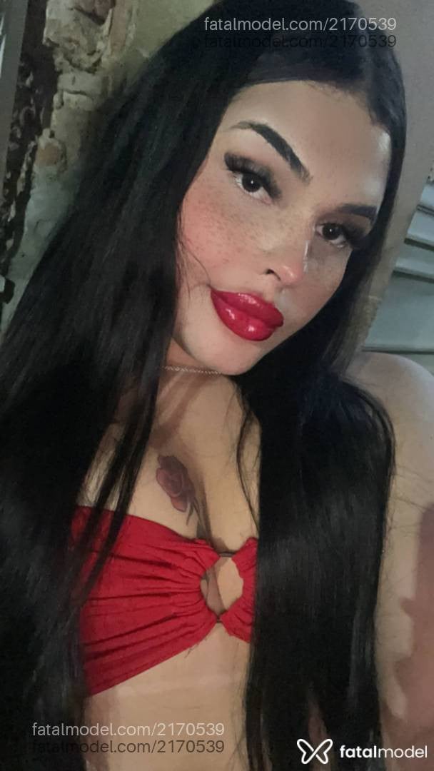 Acompanhante mulher trans com cabelo castanho de olhos castanhos em Poços de Caldas - Melissa Oliveira