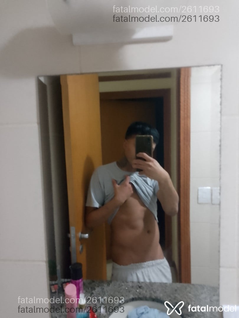 Acompanhante homem com cabelo castanho de olhos castanhos - Kaio