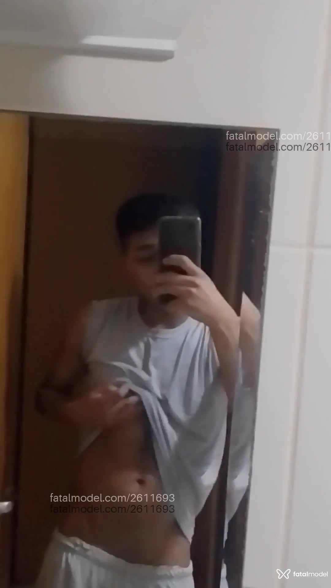 Acompanhante homem com cabelo castanho de olhos castanhos - Kaio