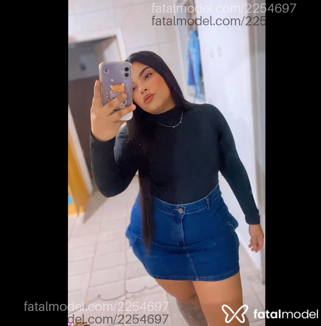 Acompanhante mulher morena (o) de olhos pretos em Virtual Acompanhante mulher morena (o) de olhos pretos em Virtual - Cintia