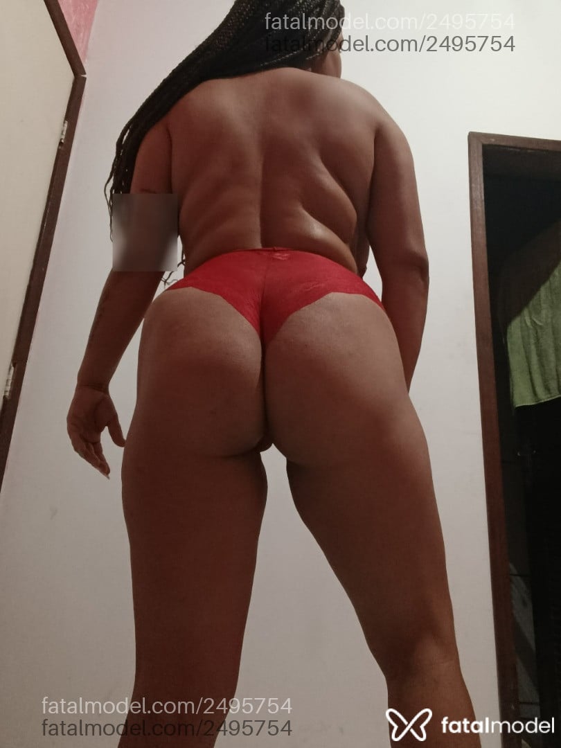Acompanhante mulher loira (o) de olhos castanhos - Nycole