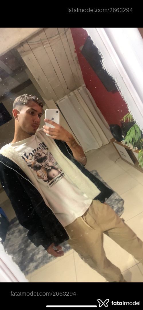 Acompanhante homem com cabelo castanho de olhos pretos em Virtual - Jhoon