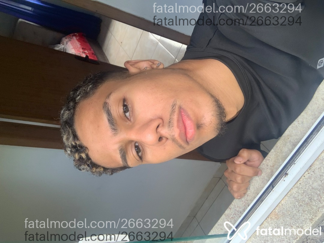 Acompanhante homem com cabelo castanho de olhos pretos em Virtual - Jhoon