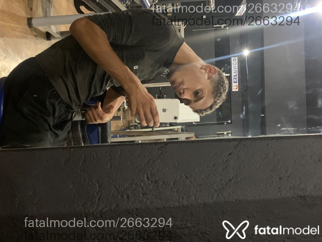 Acompanhante homem com cabelo castanho de olhos pretos em Virtual - Jhoon