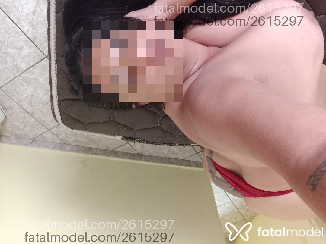 Acompanhante mulher morena (o) de olhos pretos - Pérola