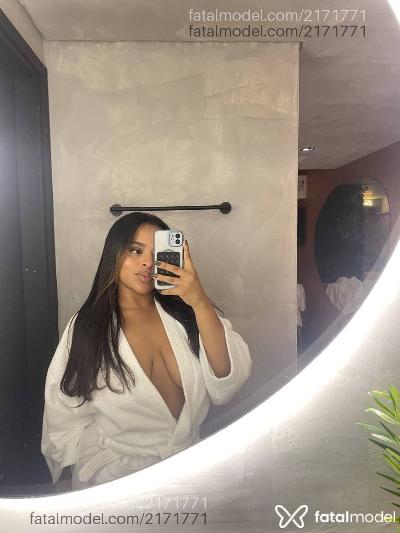 Acompanhante mulher morena (o) de olhos castanhos em Itumbiara - Tália