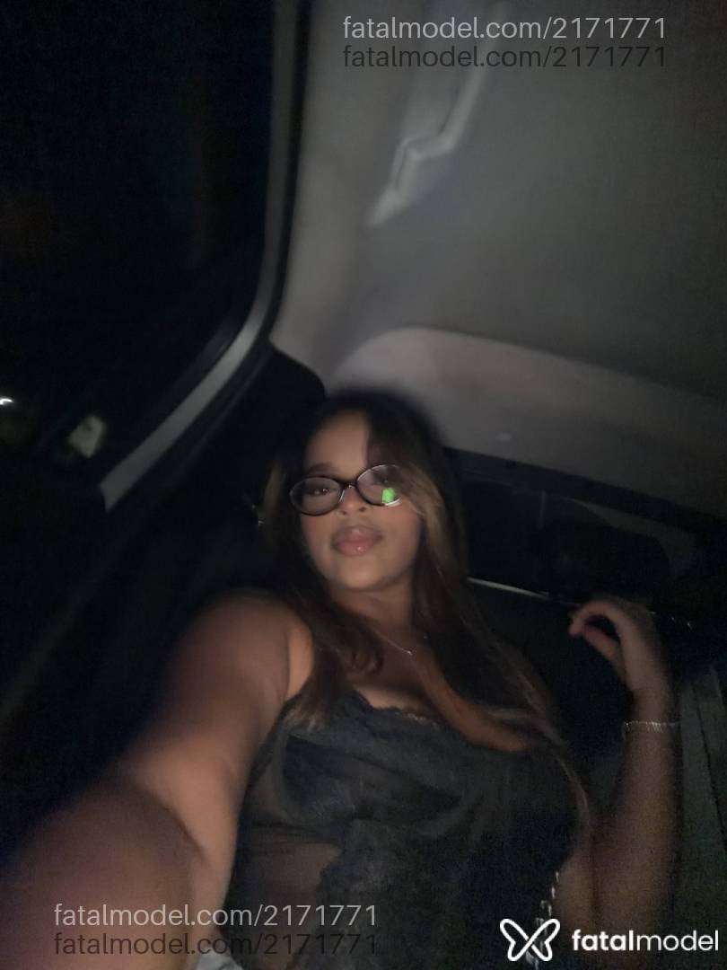 Acompanhante mulher morena (o) de olhos castanhos - Tália