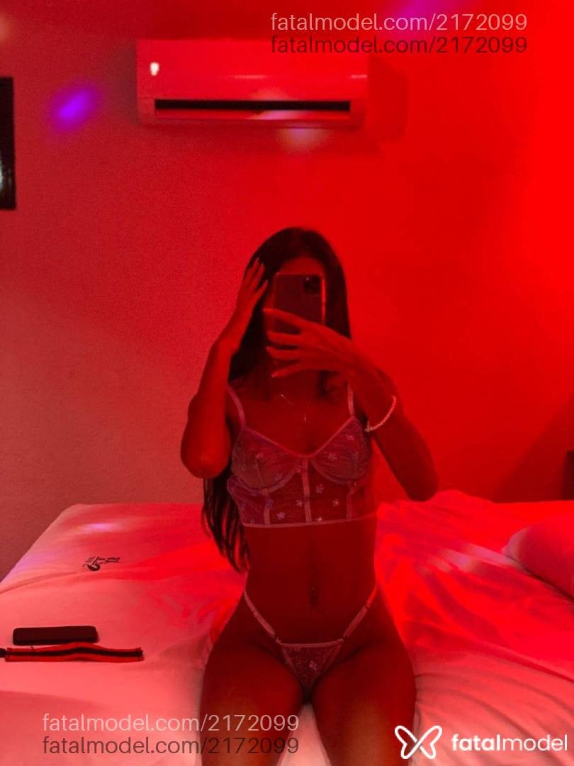 Acompanhante mulher morena (o) de olhos castanhos - Valentina