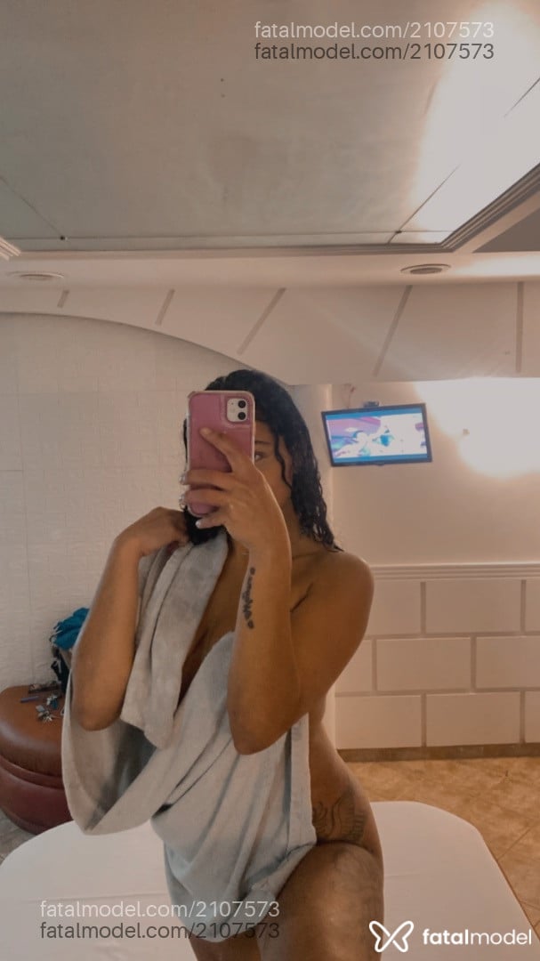 Acompanhante mulher morena (o) de olhos castanhos em Rio de Janeiro Acompanhante mulher morena (o) de olhos castanhos em Rio de Janeiro - Cristal