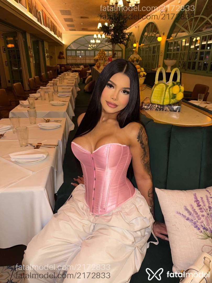 Acompanhante mulher trans morena (o) de olhos pretos - Sofia Angelote