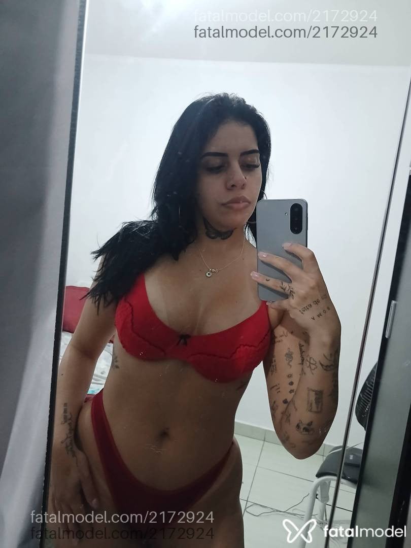 Acompanhante mulher com cabelo castanho de olhos pretos - Elaine Costa