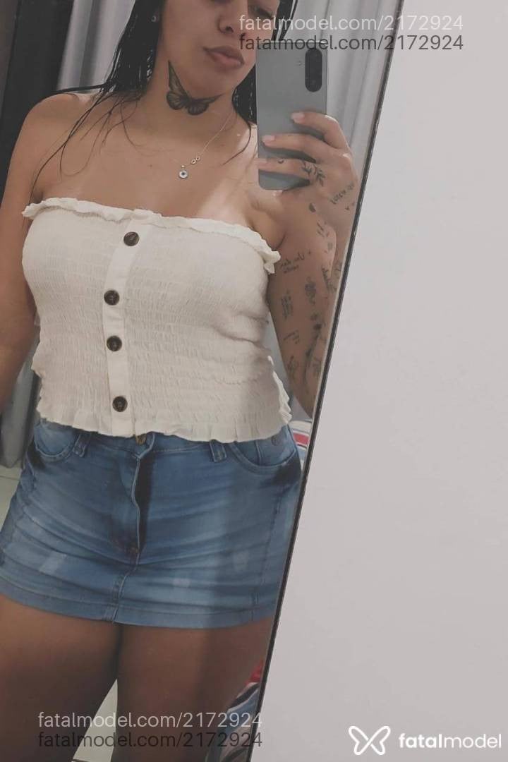 Acompanhante mulher com cabelo castanho de olhos pretos - Elaine Costa