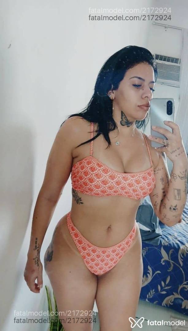 Acompanhante mulher com cabelo castanho de olhos pretos - Elaine Costa