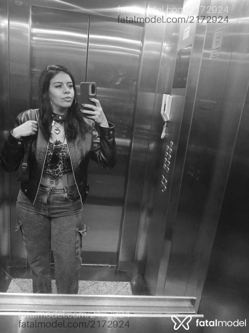 Acompanhante mulher morena (o) de olhos castanhos - Elaine