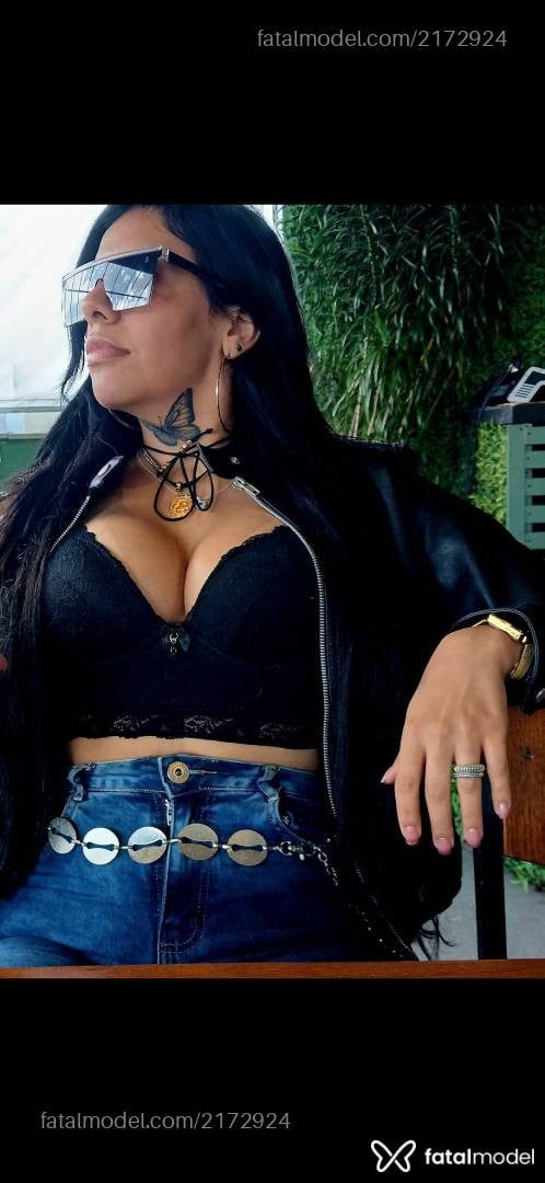 Acompanhante mulher com cabelo castanho de olhos pretos - Elaine Costa