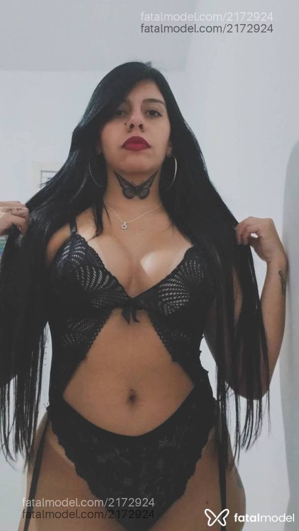 Acompanhante mulher com cabelo castanho de olhos pretos - Elaine