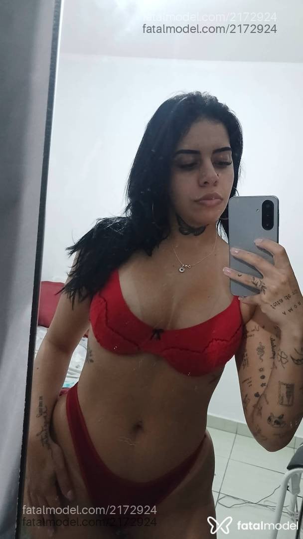Acompanhante mulher com cabelo castanho de olhos pretos - Elaine Costa