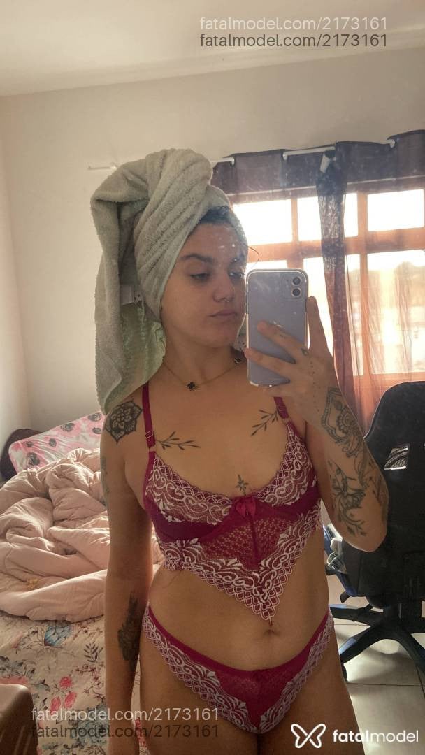 Acompanhante mulher com cabelo castanho de olhos verdes - Luisa