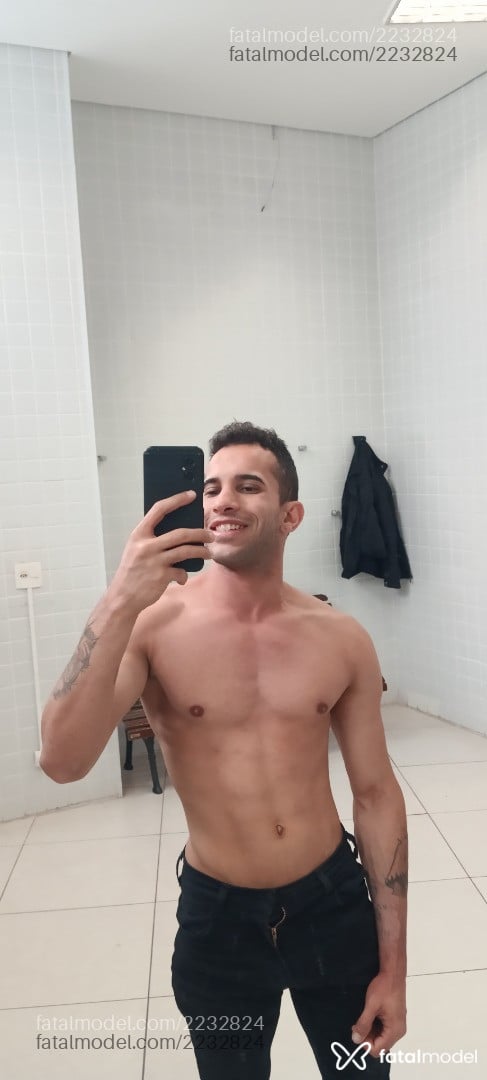 Acompanhante homem com cabelo castanho de olhos castanhos - Gabriel