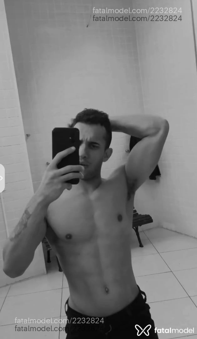 Acompanhante homem com cabelo castanho de olhos castanhos - Gabriel