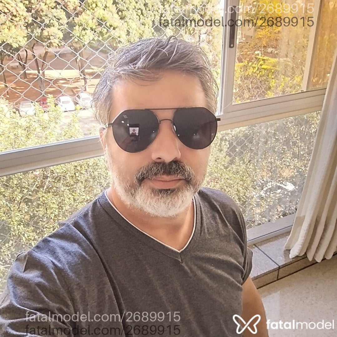 Acompanhante homem com cabelo grisalho de olhos castanhos - Cariocadf Acompanhante homem com cabelo grisalho de olhos castanhos - Cariocadf