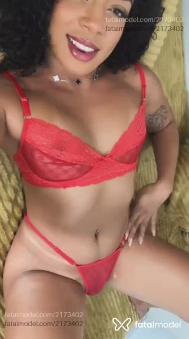 Acompanhante mulher trans com cabelo castanho de olhos castanhos - Alexia
