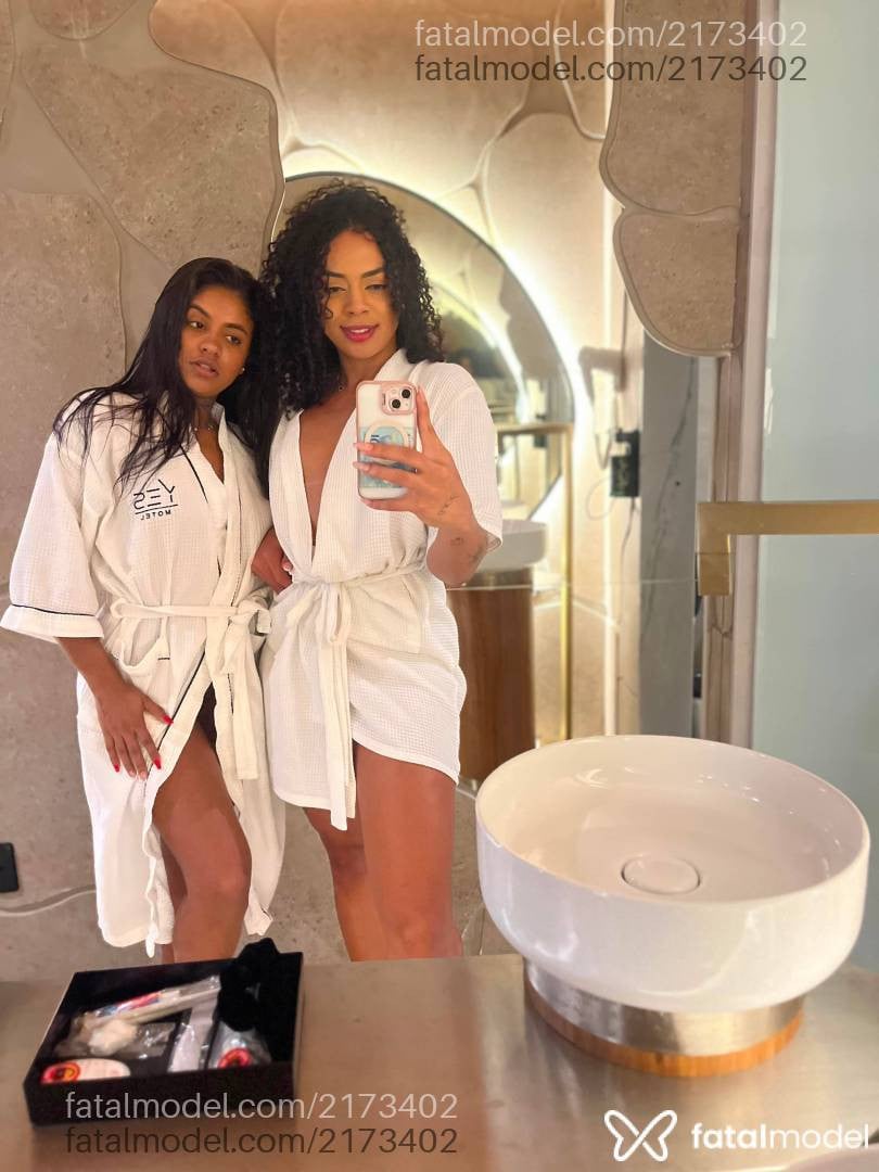 Acompanhante mulher trans com cabelo castanho de olhos castanhos em Vila Velha - Alexia