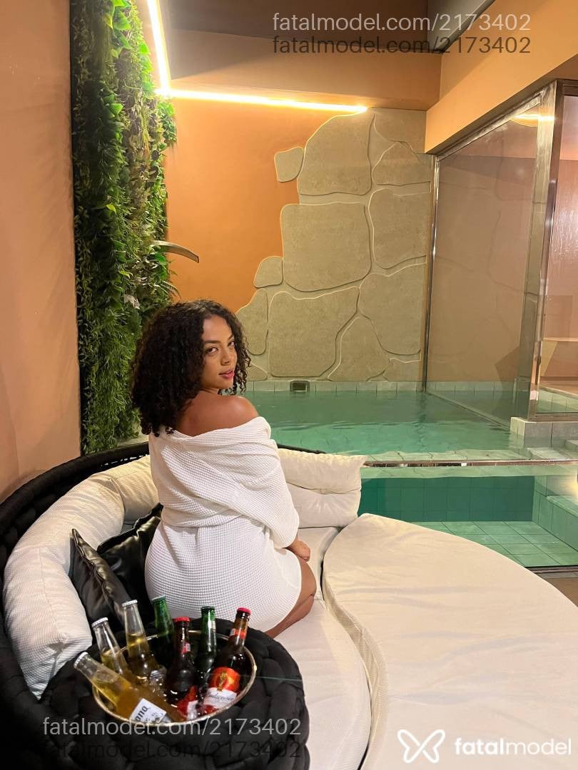 Acompanhante mulher trans com cabelo castanho de olhos castanhos em Vila Velha - Alexia
